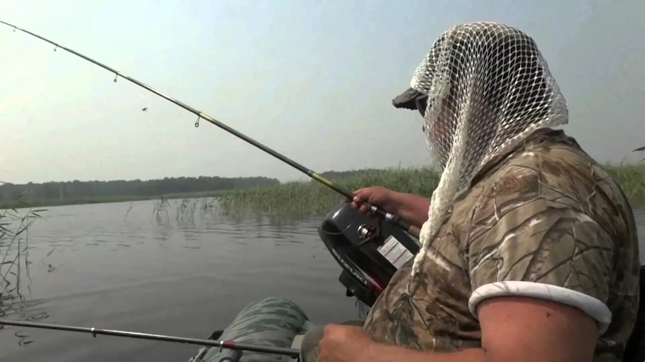 Рыбалка на карася с лодки. Озеро черталы омская область рыбалка. Лодка для рыбалки. Рыбалка на карася с лодки. Рыбалка на поплавок утро.