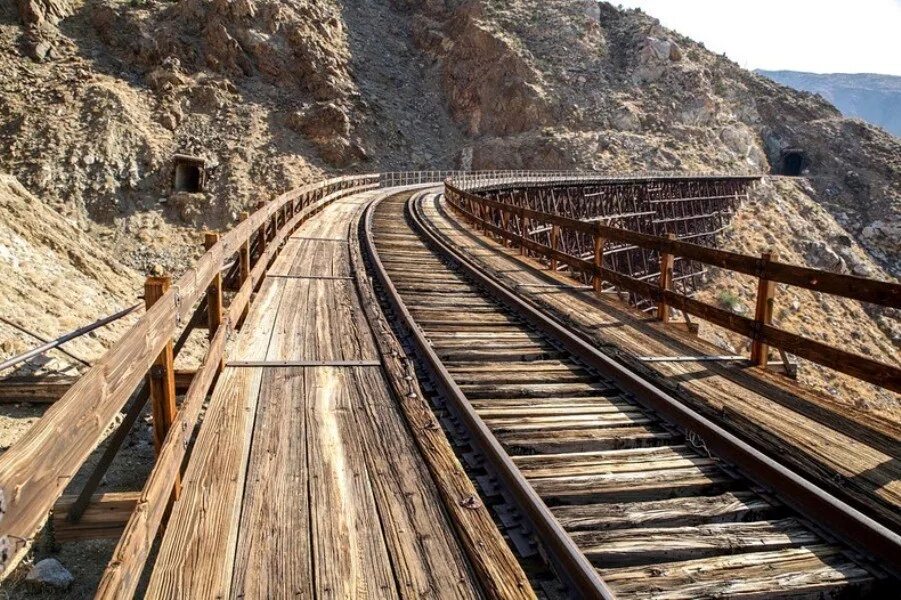 Железная дорога ч. Железная дорога Сан-Диего - Аризона. Змеиногорская Горная железная дорога. Багдатская железная дорога. Трансгабонская железная дорога.