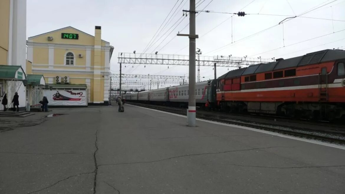 Поезд тэп70. Поезд 138й москва оренбург. Поезд оренбург москва. Поезд 380 оренбург новый уренгой. Электричка оренбург орск.