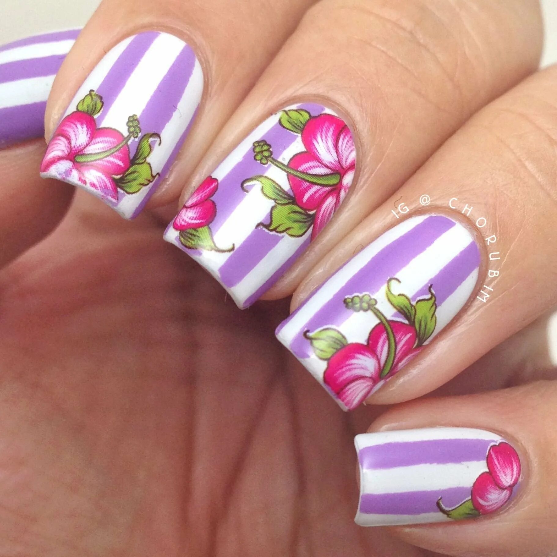Дизайн ногтей с цветочками. Цветы на ногтях. Ногти с цветами. Красивый маникюр с цветами. Аникюрс цветами.