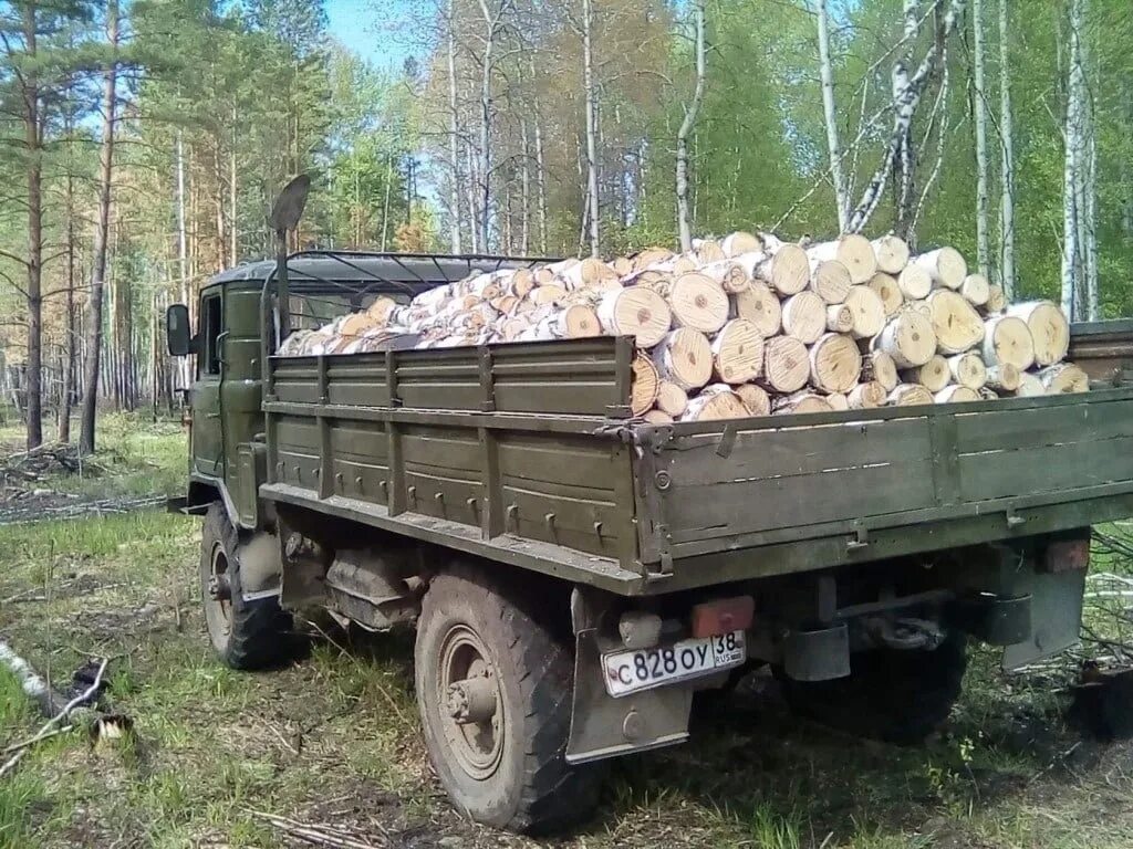 Газ 53 с дровами. С. Газ 3307 груженый дровами. Газ 3307 самосвал с дровами. Горбыль газ 53.