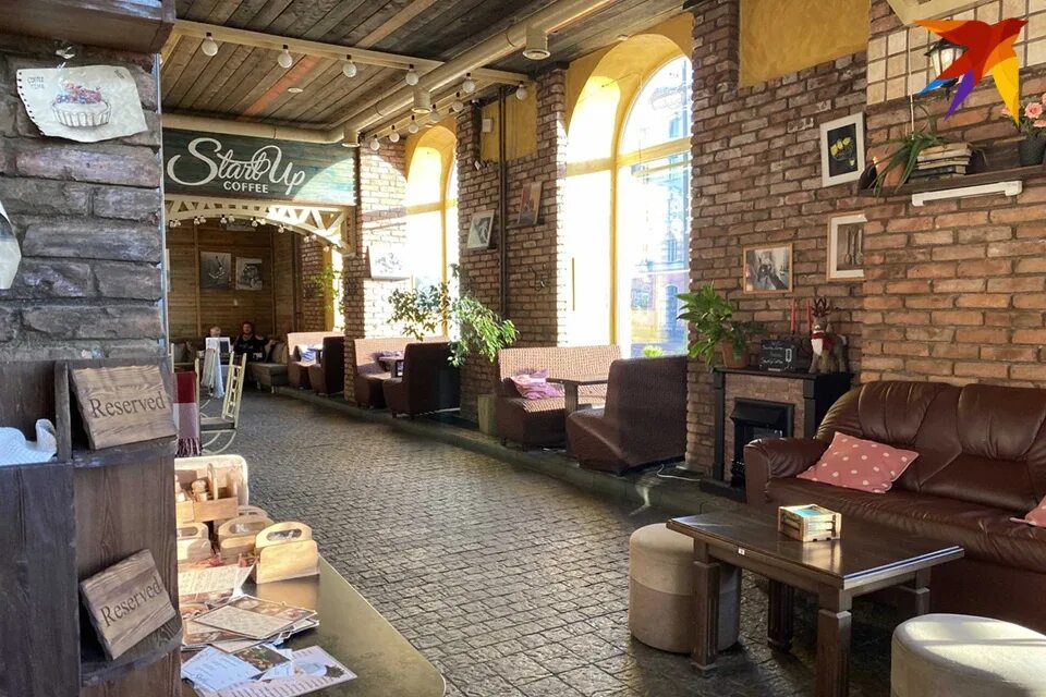 Тема корпоративного вечера зелень. Турецкий ресторан мурманск. Ресторан работает до 2 ночи. Кафе солянка калуга фото. Кафе friends мурманск.