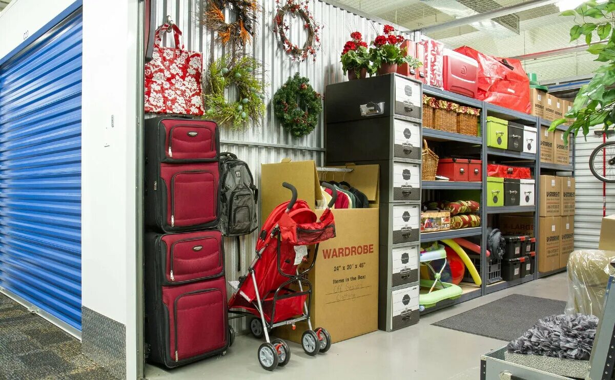 Хранение вещей в боксах. Self Storage. Shuergart self Storage. Мини склад в комнате. Cubes self Storage Kirkland.