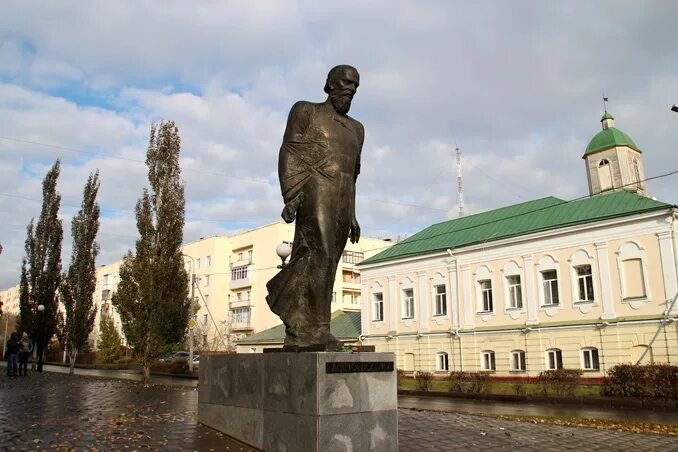 Достоевский омск. Музей и памятники Достоевскому в Омске. Ф.М. Достоевский в Омске. Достоевский в Омске. Музей Достоевского в Тобольске.