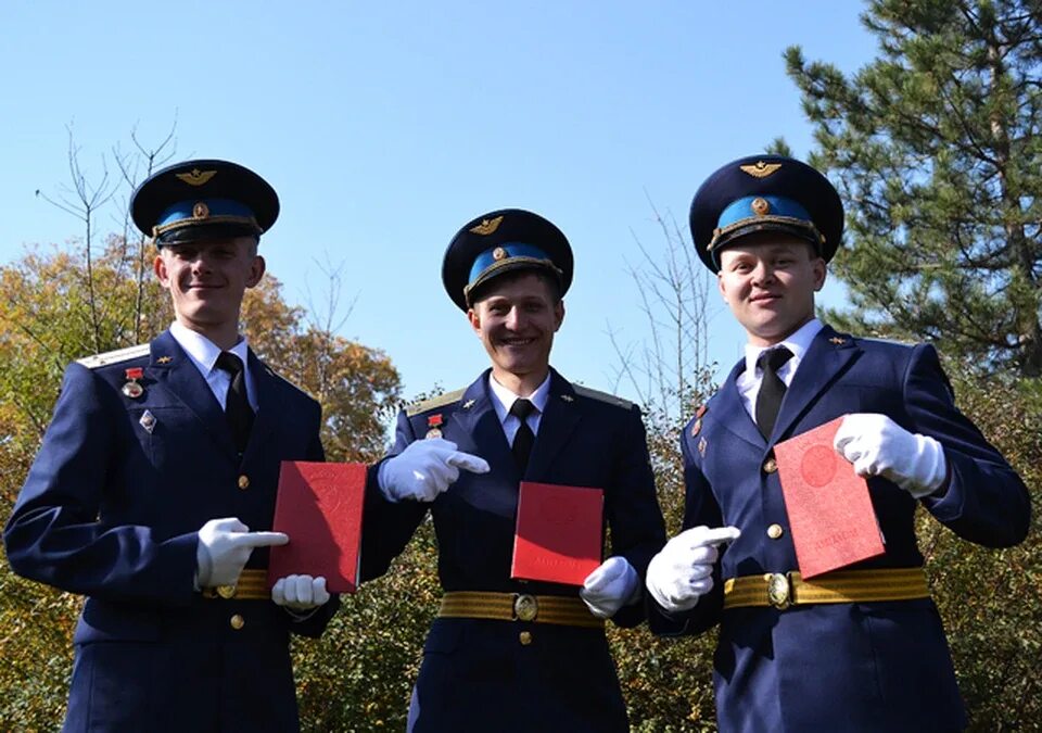 Челябинское высшее военное авиационное училище штурманов. Курсанты квваул. Выпускник летного училища. Выпускник летного училища. Лётные училища гражданской авиации россии.