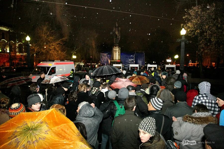 5 декабря 2011. Митинг чистые пруды 2011. Митинг на чистых прудах 5 декабря 2011. 5 Декабря 2011 года - митинг на Чистопрудном бульваре в Москве. Митинг чистые пруды.