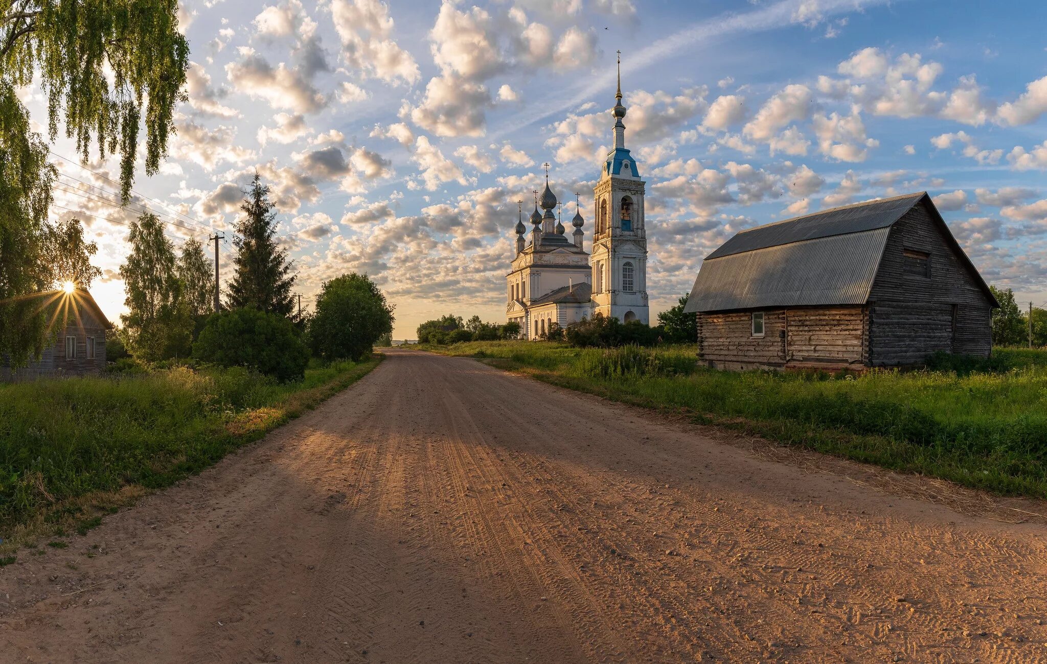 Деревня улица рязанской. Деревенская Церковь Есенинская Русь. Поля село церквушка Россия. Церковь на Руси в деревне. «Деревенская Церковь» Тотемского района.