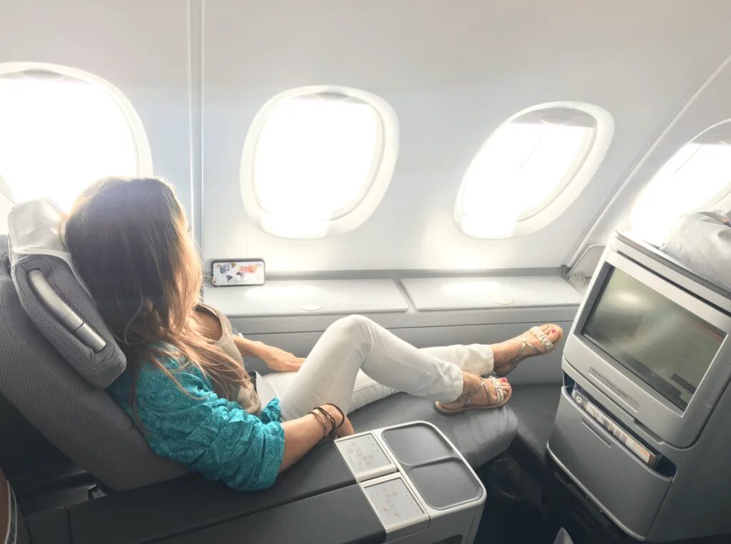 запрещенные предметы в ручной клади. ручная кладь в самолет. транспортировочный пакет для цветов. вещи изъятые в аэропорту. нормы перевозки растений в самолете в ручной клади.