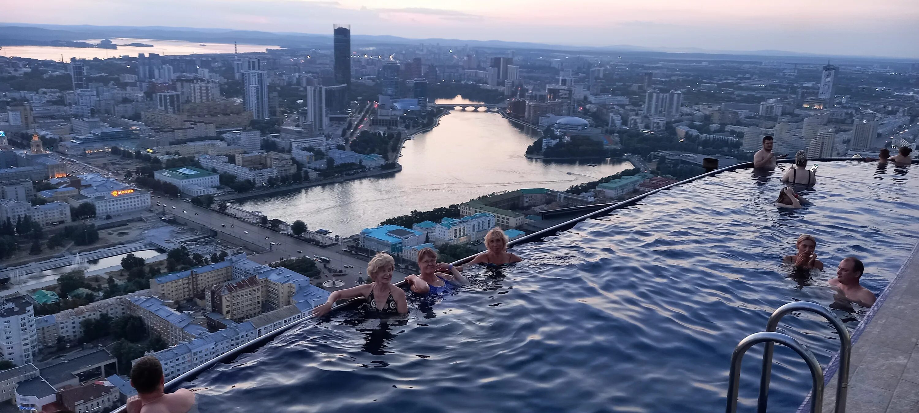 Sky infinity pool, екатеринбург. Скай пул екатеринбург. Sky infinity pool, екатеринбург. Скай пул екатеринбург. Инфинити скай аэроклуб.