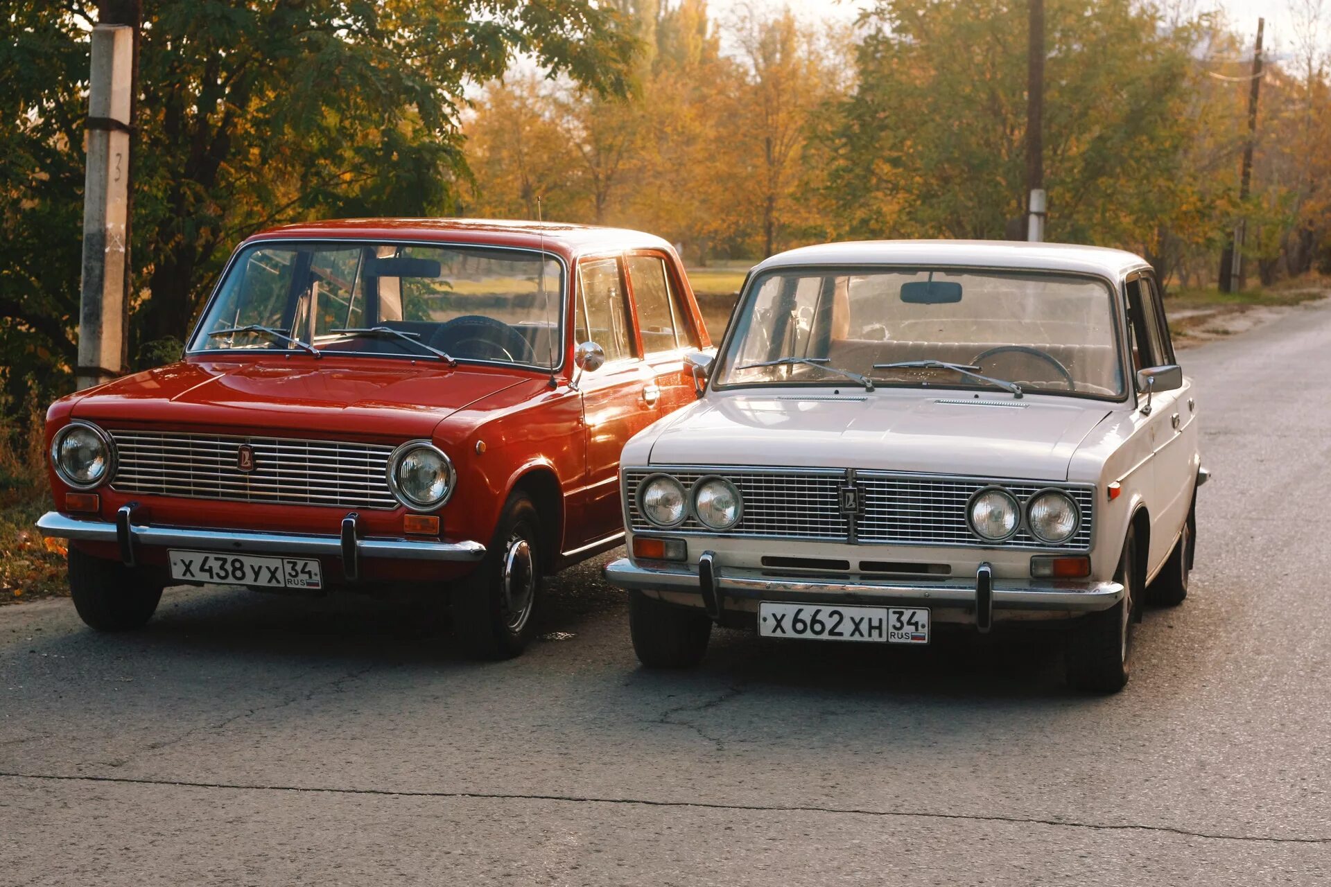 Отличие жигулей. ВАЗ 2101 И 2106. ВАЗ 2101 ранняя. ВАЗ 2101 И ВАЗ 21011. ВАЗ-2106 Жигули ранняя.