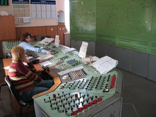 пульт дежурного по станции. пульт дежурного по станции. пульт-табло ппнбм-800. пульт управления дсп станции бекасово сортировочное. пульт дежурного по станции.