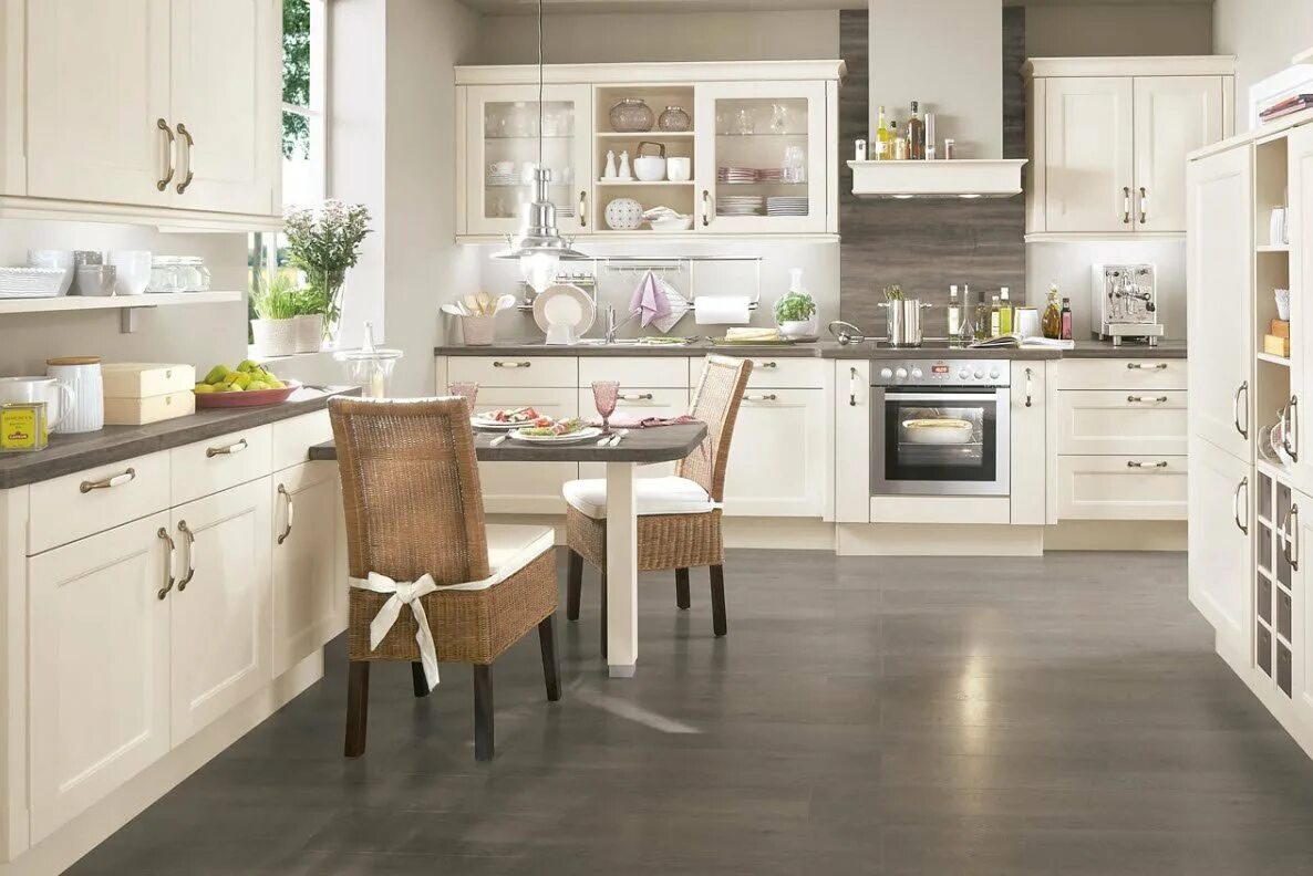 Кухня в американском стиле в дереве. Идеал китчен кухни. Идеал китчен кухни. Кухонный остров угловой. Угловая кухня с островом.