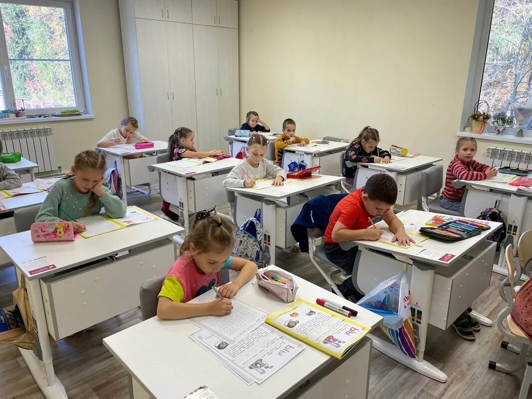 Класс биологии в американской школе. Красивые классы. Классная комната в школе. Начальная школа в америке. Класс в американской школе.