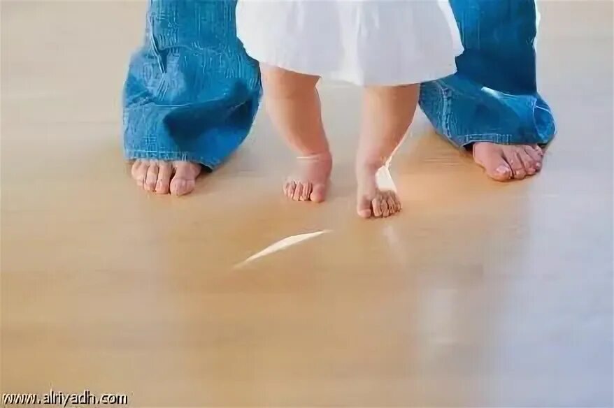 Массаж стопы ребенку. Детские ступни. Массаж если ребенок ходит на цыпочках. Ребенок на цыпочках массаж. Ребёнок ходит на носочках причины.