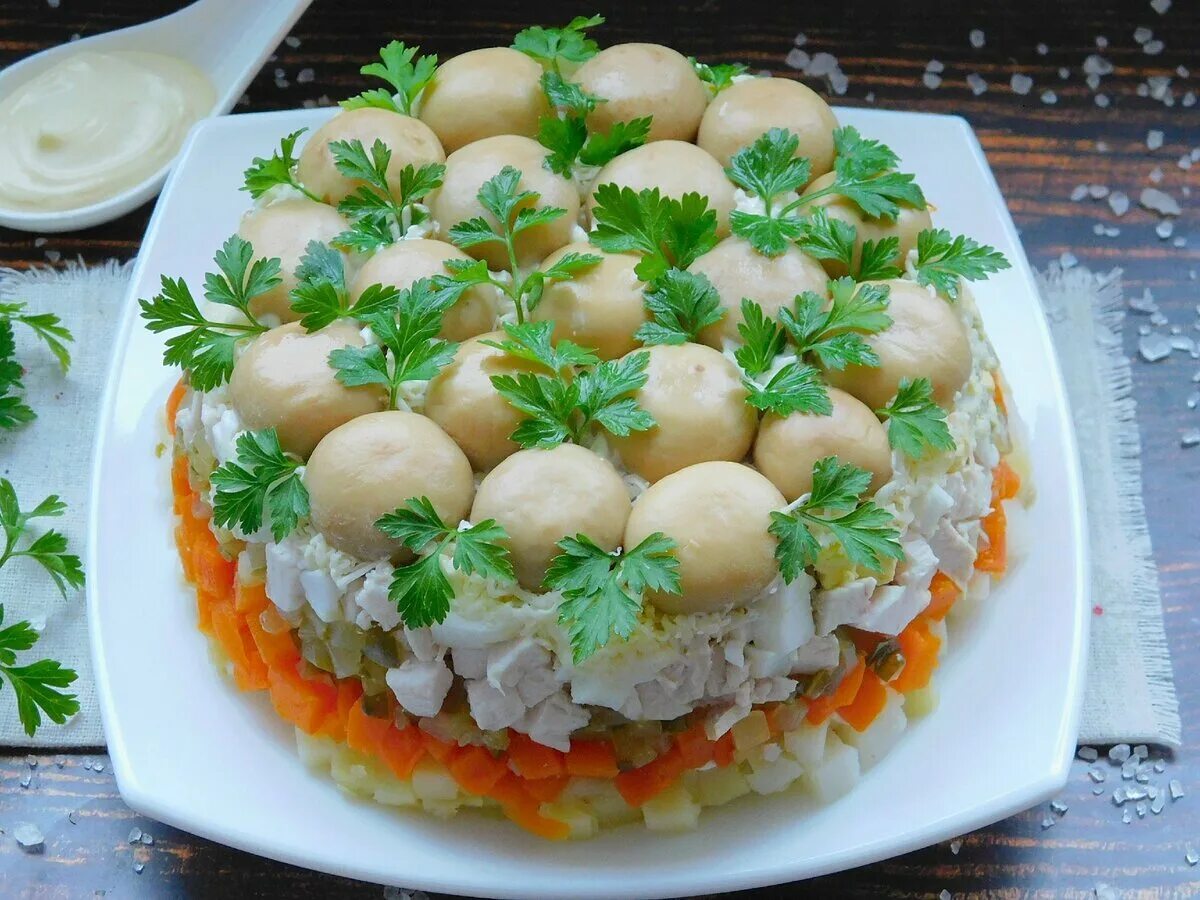 Салат полянка классический с курицей. Грибная Поляна Лесная Поляна. Салат грибная Поляна. Салат грибная Поляна с шампиньонами. ТТК салат грибная Поляна.