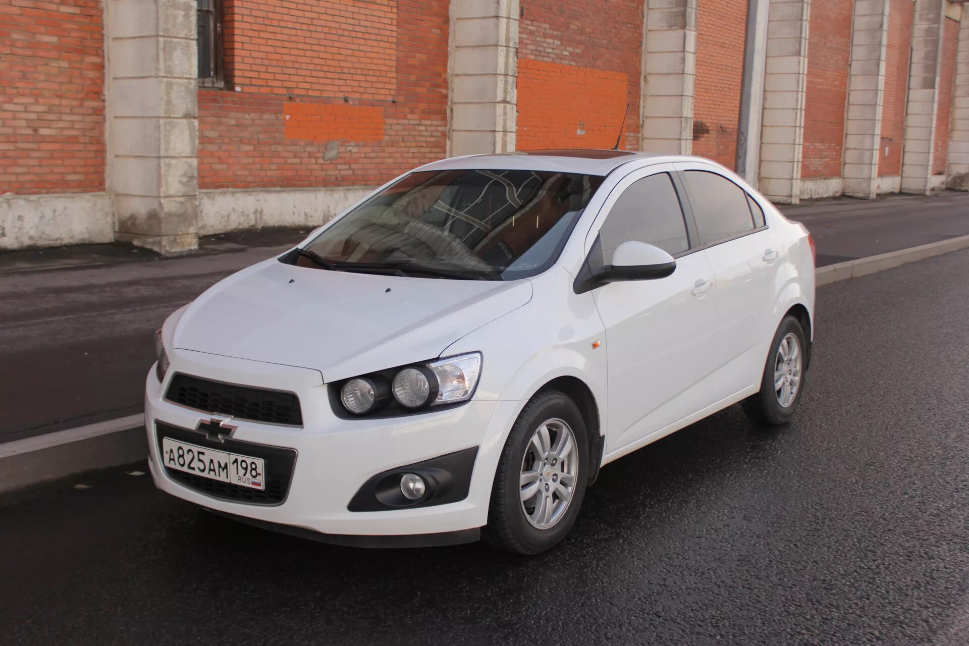 Chevrolet Aveo 2012 белый. Шевроле Авео т300 седан белый. Chevrolet Aveo t300 белый. Chevrolet Aveo 2012 седан белый. Авео купить в омске