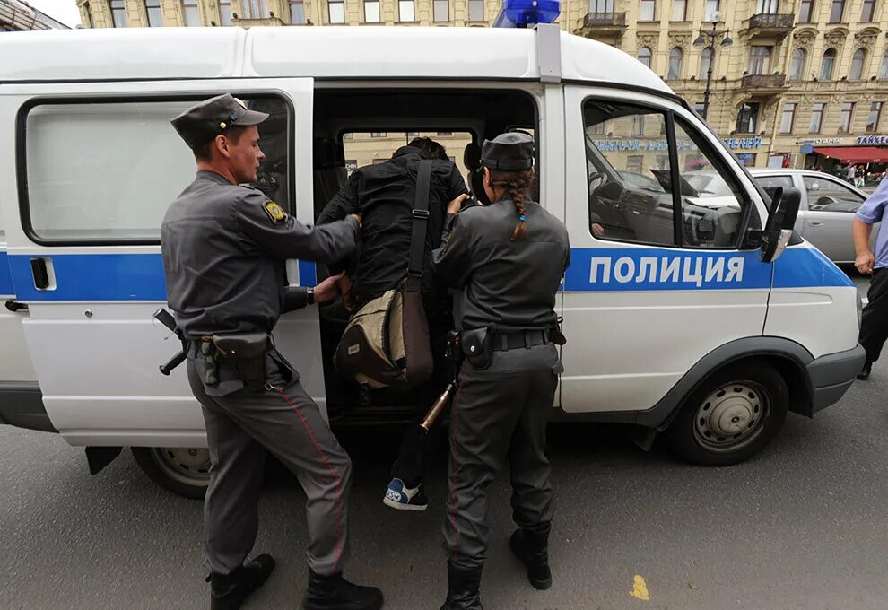 Зовут работать в полиции