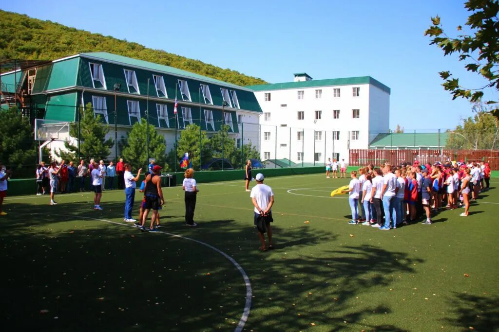 Лагерь смена стоимость. Лагерь Родник Сукко. Детский санаторно-оздоровительный комплекс Родник Анапа. Анапа Сукко санаторий Родник. Лагерь смена Сукко.