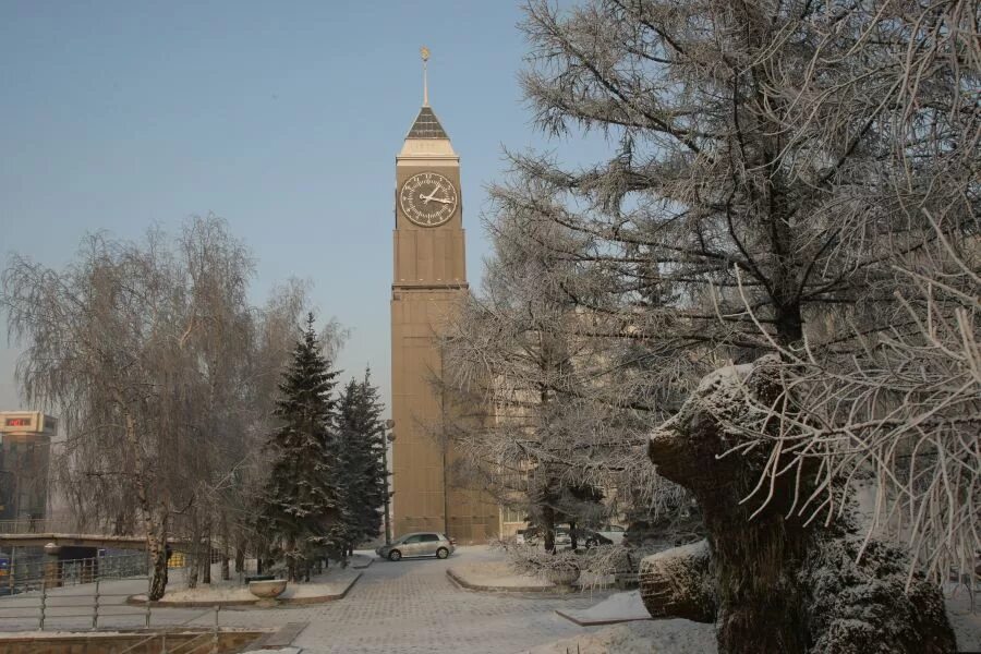 10 часы в красноярске. Часы Красноярск. Красноярск Биг Бен день города. Новый год в Красноярск Биг Бен Россия. Красноярск 1 июня Биг Бен.