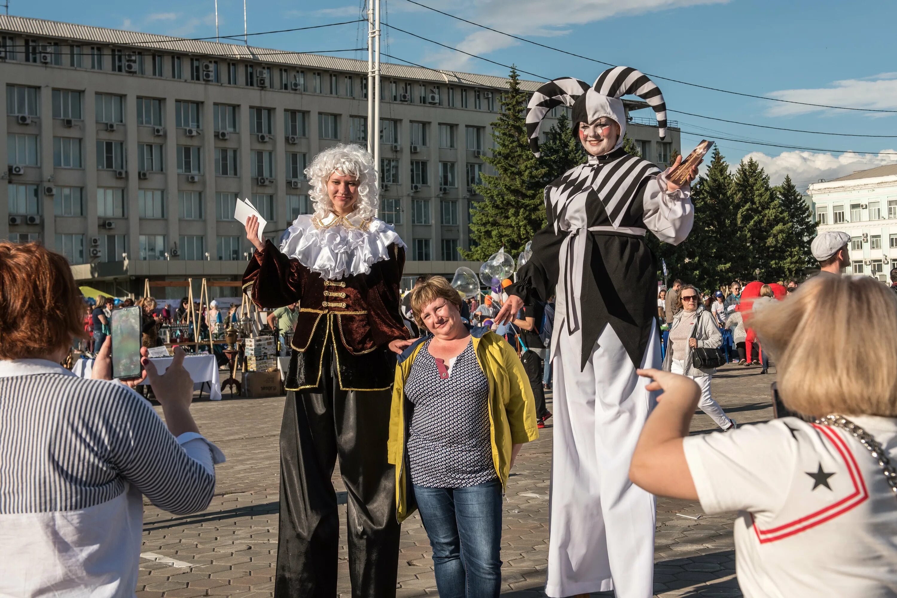 День белогорска амурской. С праздником город Благовещенск. День города Белогорск. Амурская область праздники. Национальные праздники в Благовещенске.