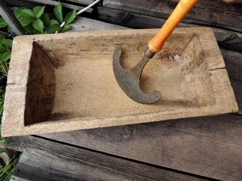 Корытце для рубки. Корыто деревянное. деревянное корыто для рубки капусты. корыто и тяпка для рубки капусты. тяпка для рубки капусты старинная.