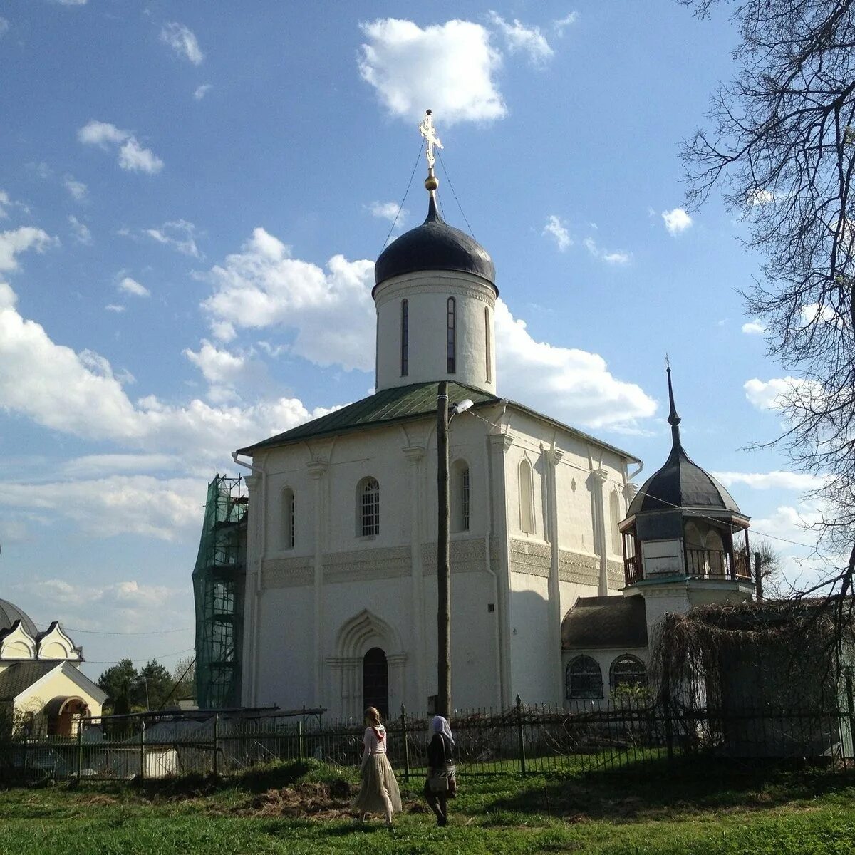 Храм успения на городке в звенигороде. Собор успения пресвятой богородицы звенигород. собор успения пресвятой богородицы на городке, звенигород. успенский собор в звенигороде. успенский собор на городке в звенигороде.