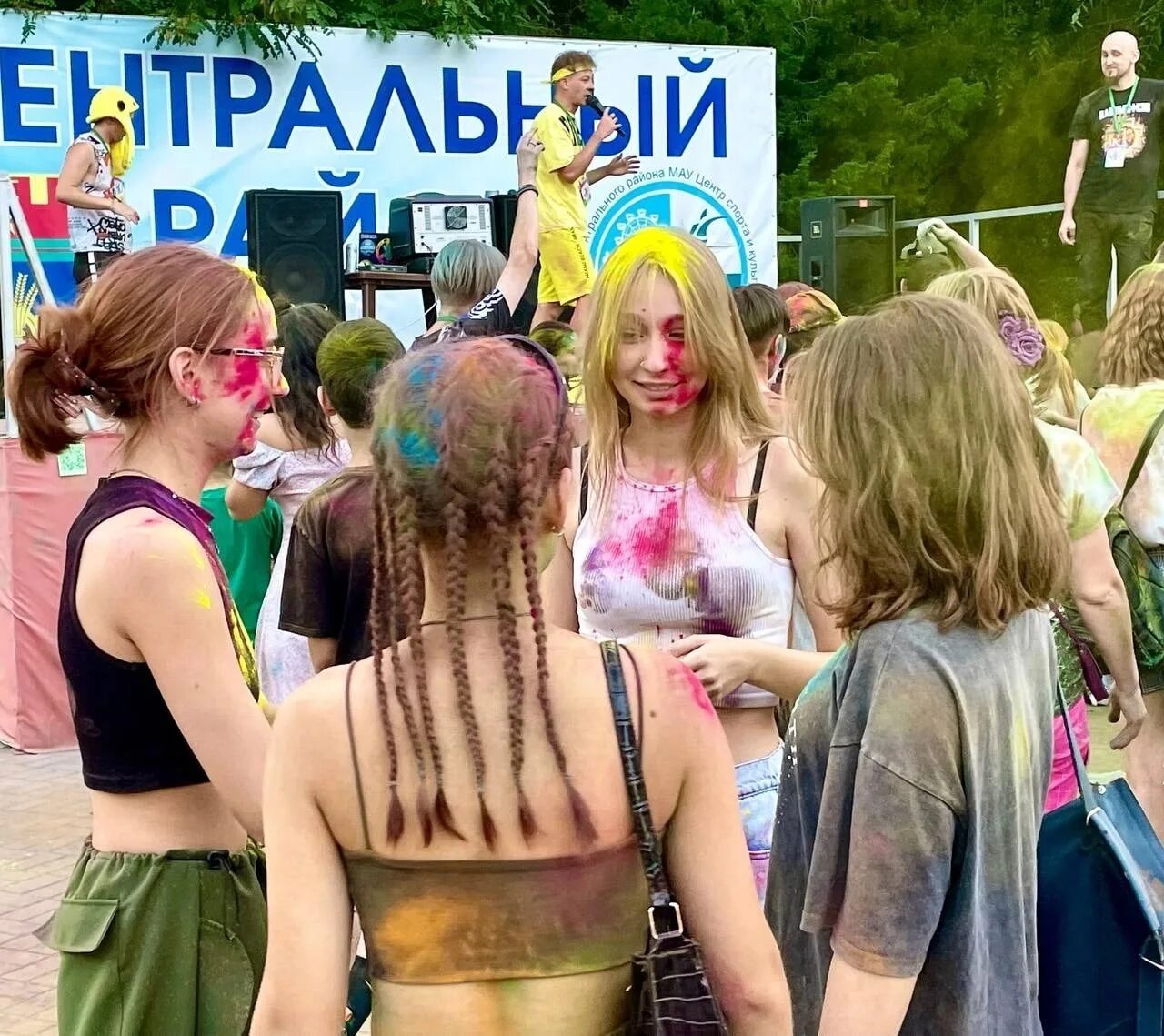 Когда фестиваль красок в 2022 году. Фестиваль красок томск 2024. Фестиваль красок холи 2022. Фестиваль красок в 2024 году новосибирск. День красок.