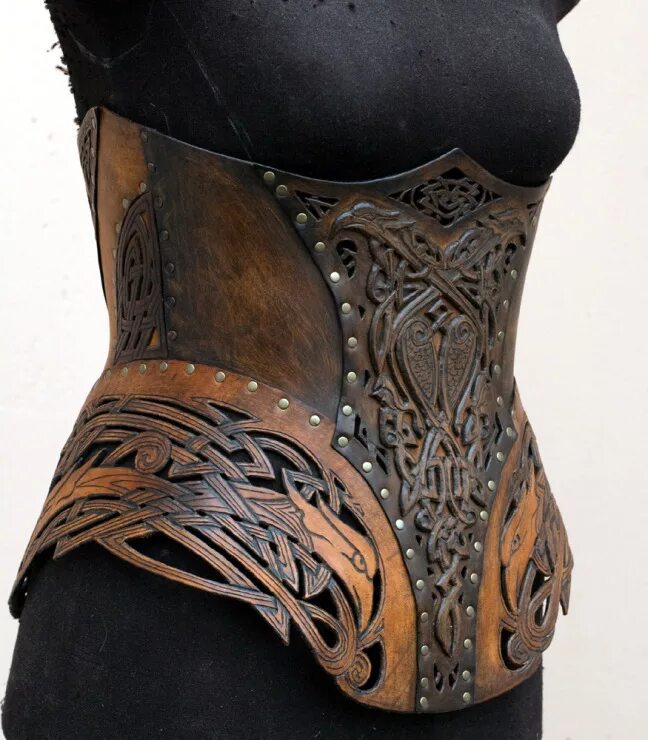 кожаная одежда для женщин. женская сумка findig змеиная кожа. изделия одежды из кожи. костюм кожаный. кожаные аксессуары.