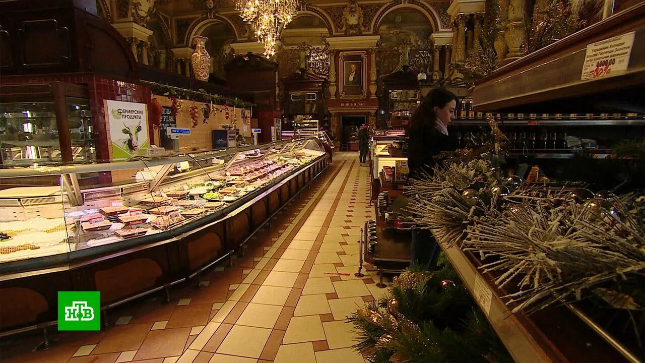 почему закрыли москву. парад победы на красной площади. почему закрыли москву. елисеевский магазин в москве. красная площадь фото.