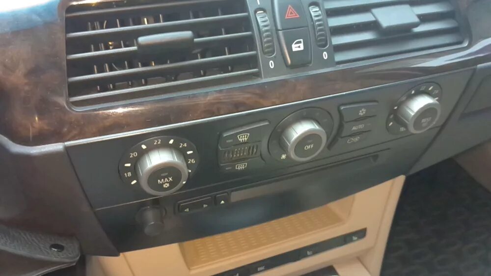 Бмв плохо работает. Печка bmw e60. e60 bmw печка дует холодным. бмв е60 не греет печка. e60 дует холодным.