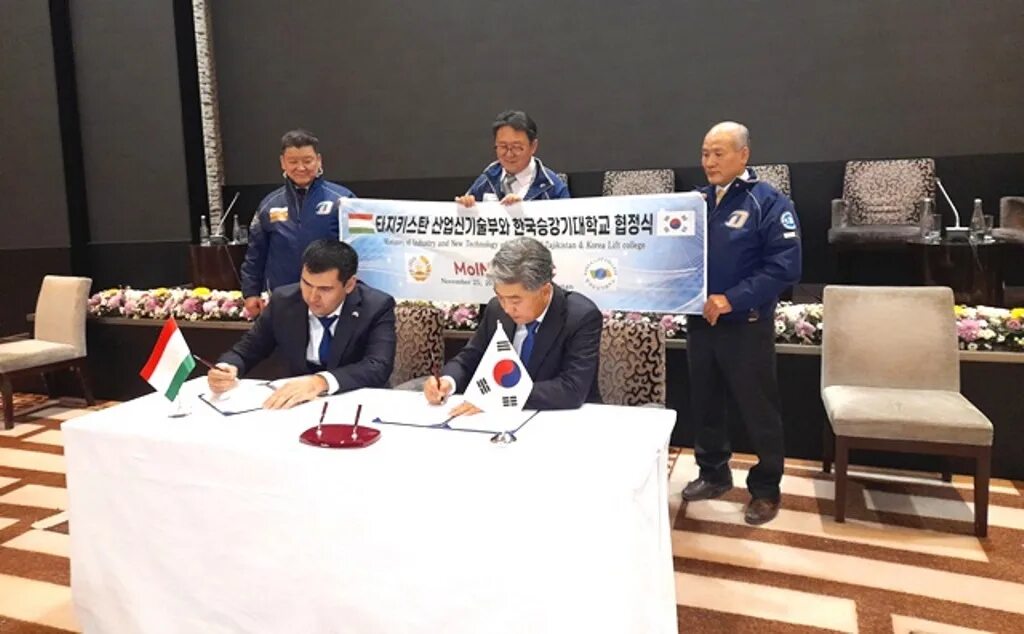 молодые предприниматели таджикистана. день предпринимателя в таджикистане. таджик бизнесмен. новости логистики корея таджикистан. таджикские предприниматели.