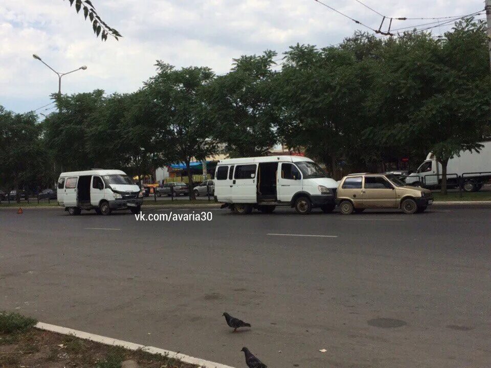 Что случилось сегодня в астрахани. 78 Маршрутка Астрахань. Авария в Астрахани сегодня пожарная машина с маршруткой. Борисоглебск авария Астраханский автобус. Авария в Астрахани ул Победы сегодня.