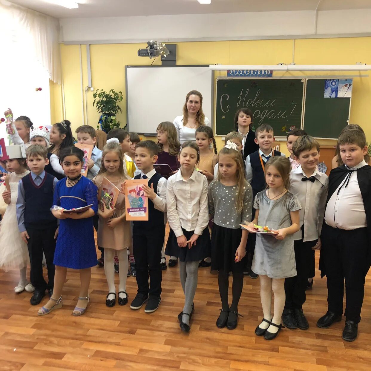Учителя школы 2109. Теперь мы четвероклашки картинка. Школа 2109. Школа 2109 классы. Школа 2109 классы.