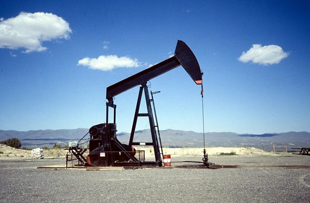 Добыча нефти что это. Нефть. добыча нефти. нефтяная скважина. нефть фото.