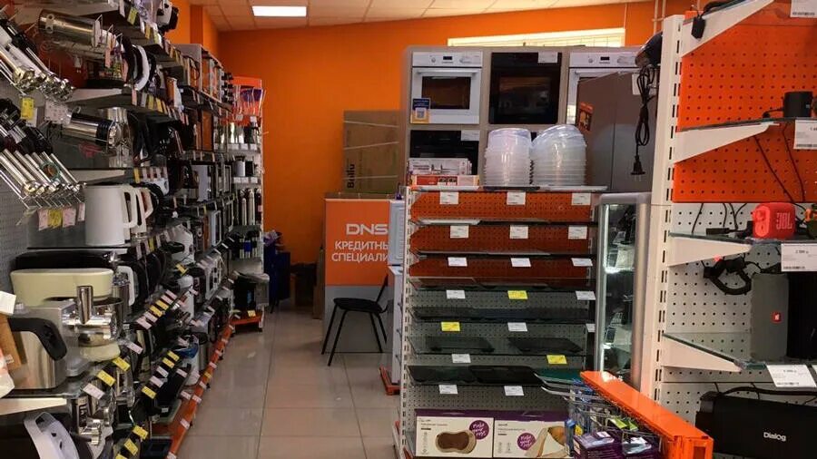 Отель глобус тюмень. Тюмень тел адрес. Днс склад владимир. Евросеть тюмень фото. Широтная 42 тюмень.