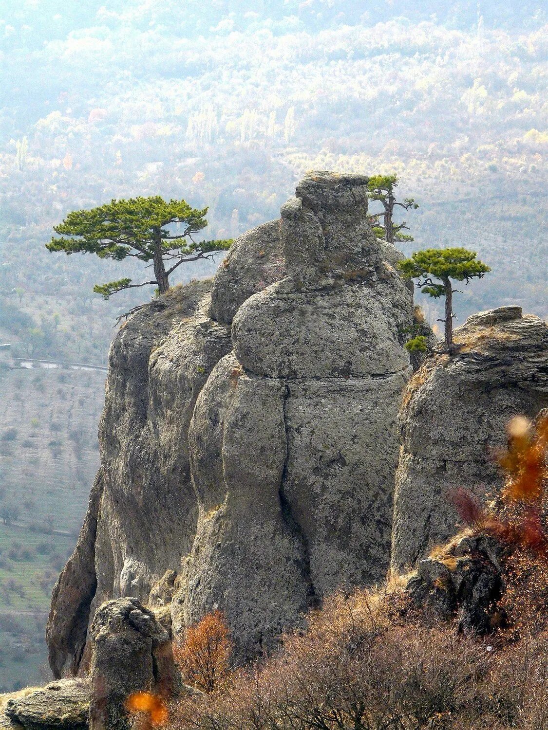 Гора кузнец в крыму как называется. Гора южная демерджи. демерджи алушта гора. вершина демерджи крым. высота демерджи в крыму.