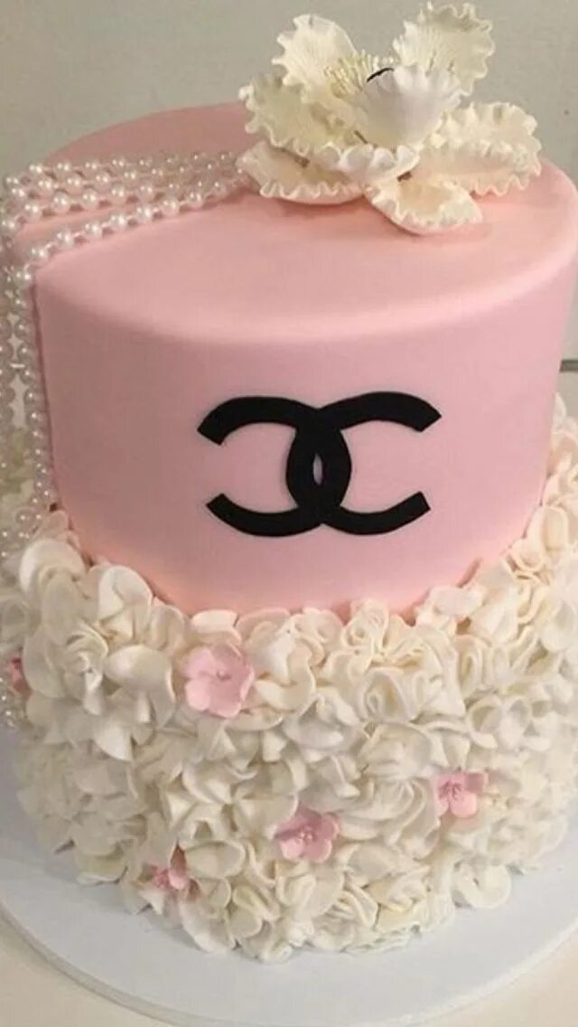 Торты на день рождения девушке 20. Торт девочка. Торт для девушки. Торт на день рождения девушке. Тортик на день рождения девушке.