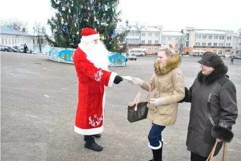 Дед мороз раздал 200 конфет