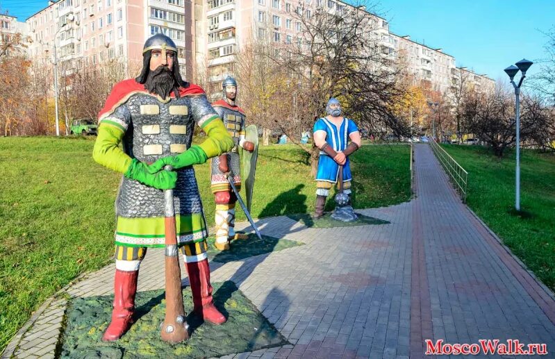 Ясенева поляна. Поляна сказок Ясенево. Парк сказок в Москве Ясенево. Народный парк Поляна сказок Ясенево. Ясенево аллея сказок.