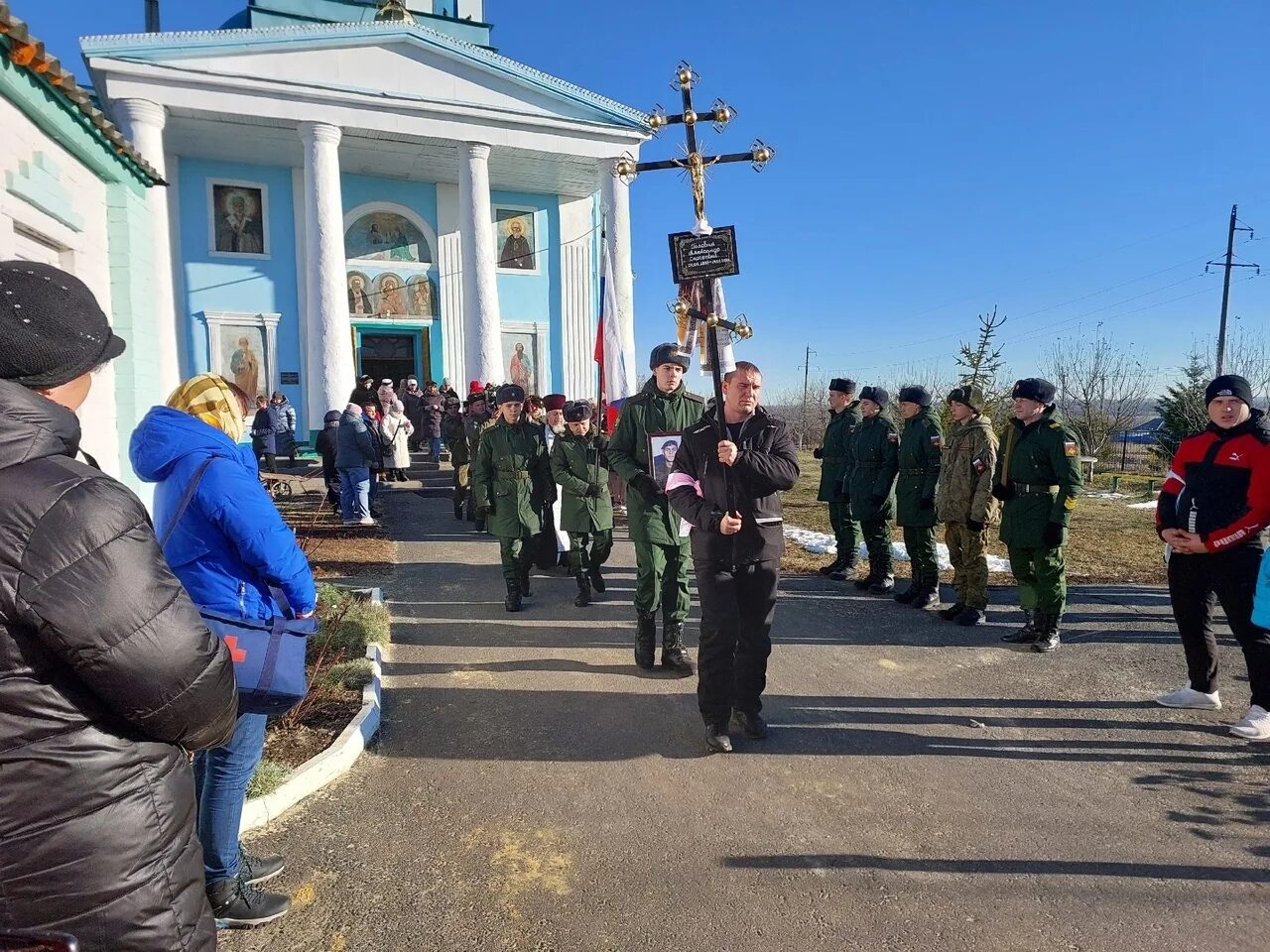 Новости про сво на сегодня в россии. Простились с погибшим мобилизованным. Храм село Липовчик Курская область. В Советском районе простились с погибшим.