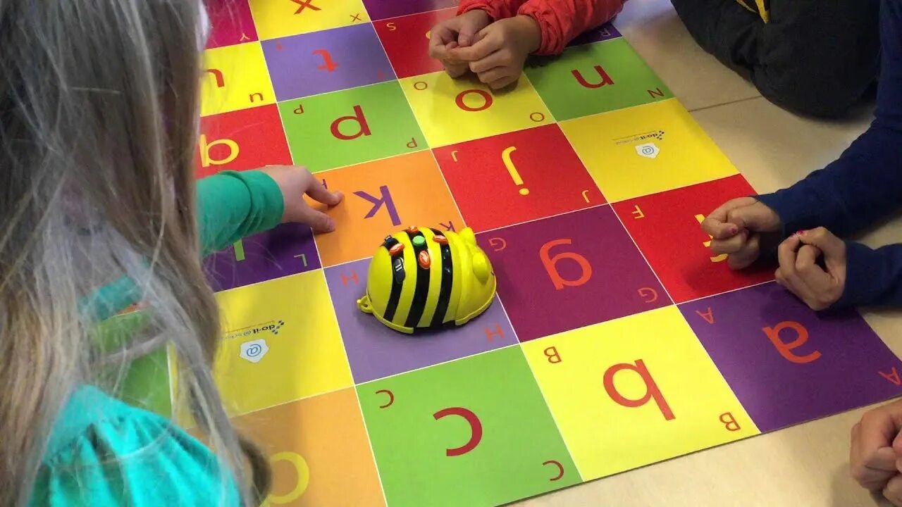 Развивающий бот. Bee bot робомышь. коврик алфавит для bee-bot. тематическое поле азбука для биботов. робот пчела bee-bot конспект игры по зкр в средней группе.