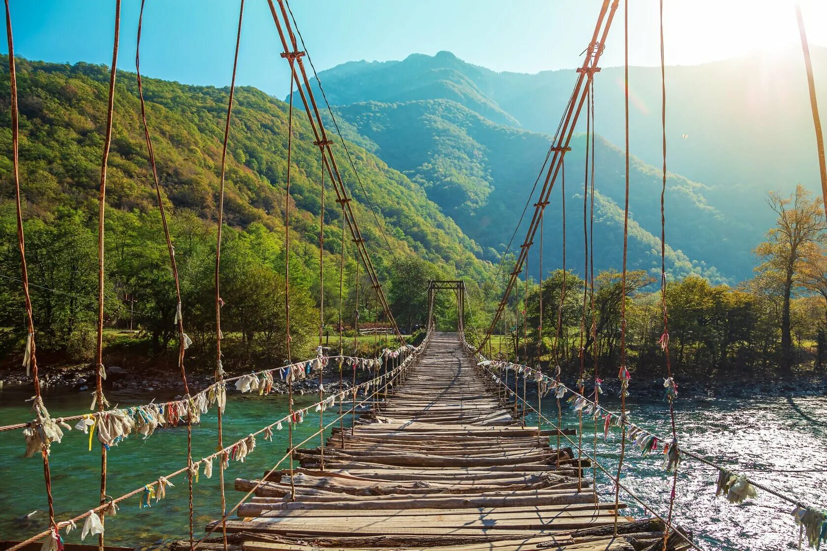 Экскурсии из адлера в абхазию 2024 цены. Абхазия Рица висячий мост. Абхазия мост Бзыбь. Абхазия река Бзыбь мост. Висячий мост Абхазия Бзыбь.