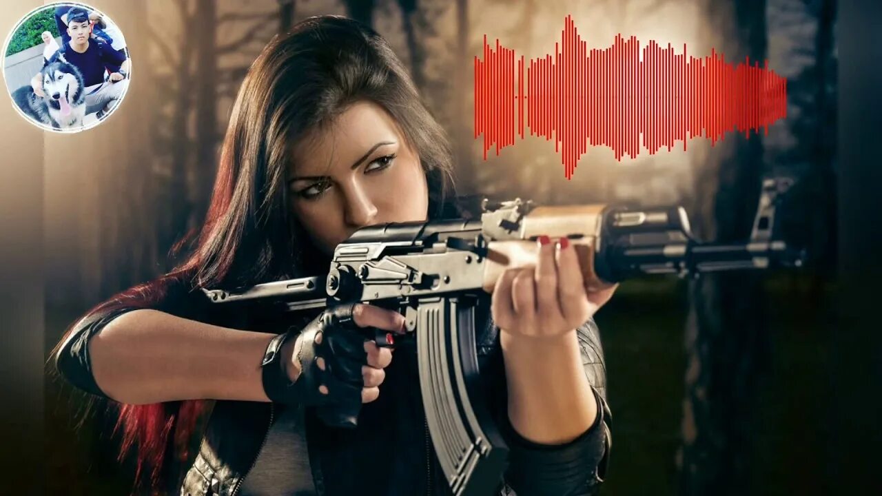 Обнаженная девушка с автоматом завоевывает сердца