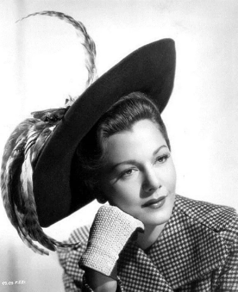 Шляпы 50 годов. Шляпа мода 50-х. Звезды Голливуда в шляпках 1930-1940 годах. Шанель шляпки 1930е. Мода на шляпки 1940 годов.
