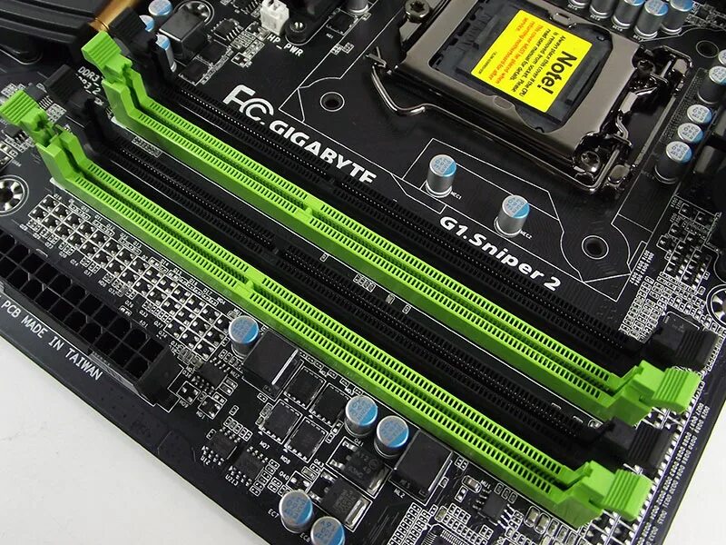 Слоты памяти купить. Материнская плата 4 слота памяти. Материнская плата Gigabyte ddr2 2 слота ОЗУ. Слоты для ОЗУ гигабайт а1. Слот ddr4.