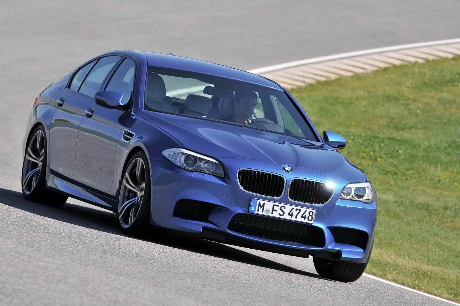 Бмв м5 лошадей. BMW m5 f10. BMW m5 f10 Blue. BMW m5 2012. BMW m5 f90 Competition.