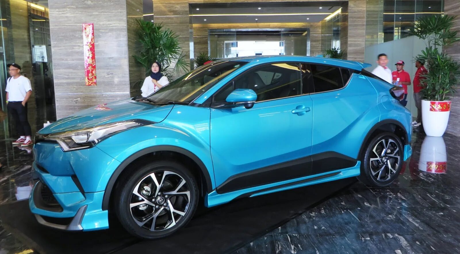 Тойота chr 1. Toyota c-hr 2019-2023. Тойота chr 2019 фото. 0 cvt, 2019,. Toyota c-hr 2.