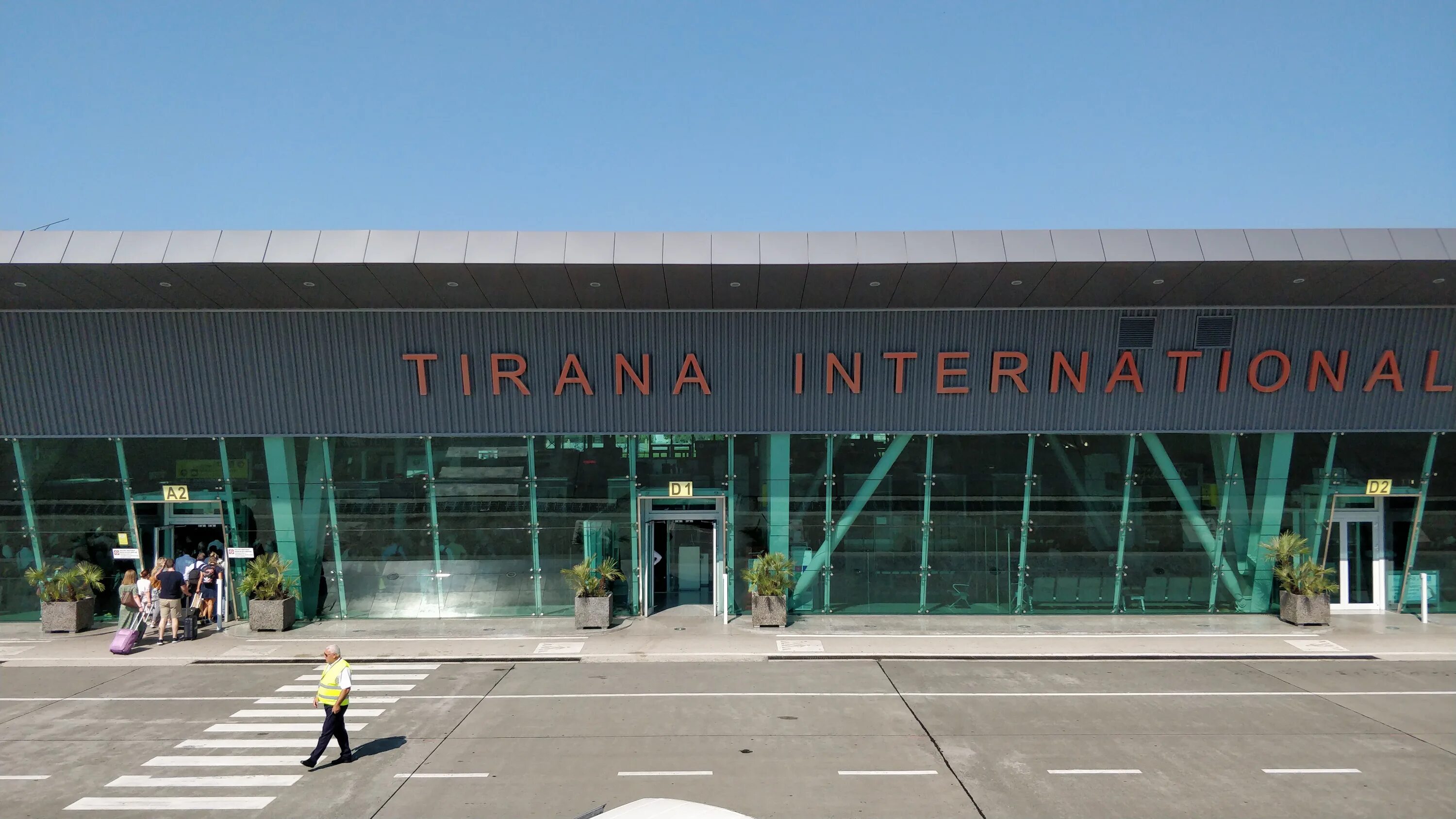 Аэропорт тирана