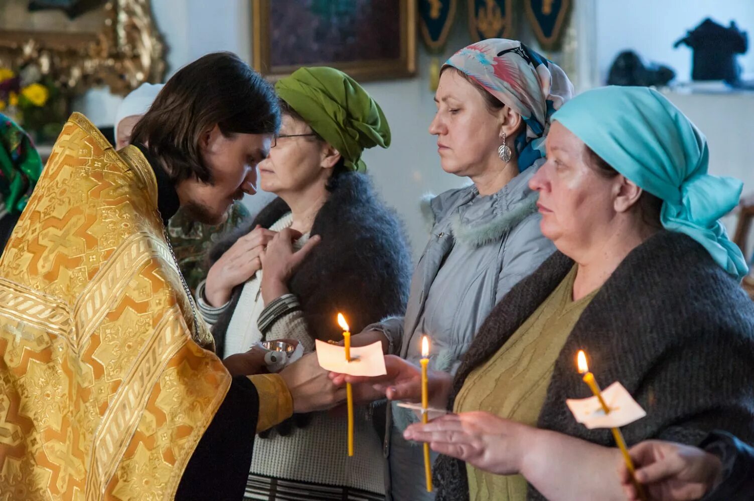 Можно ли собороваться во время месячных. Елеосвящение Соборование. Одежда для Соборования. Соборование облачение священника.