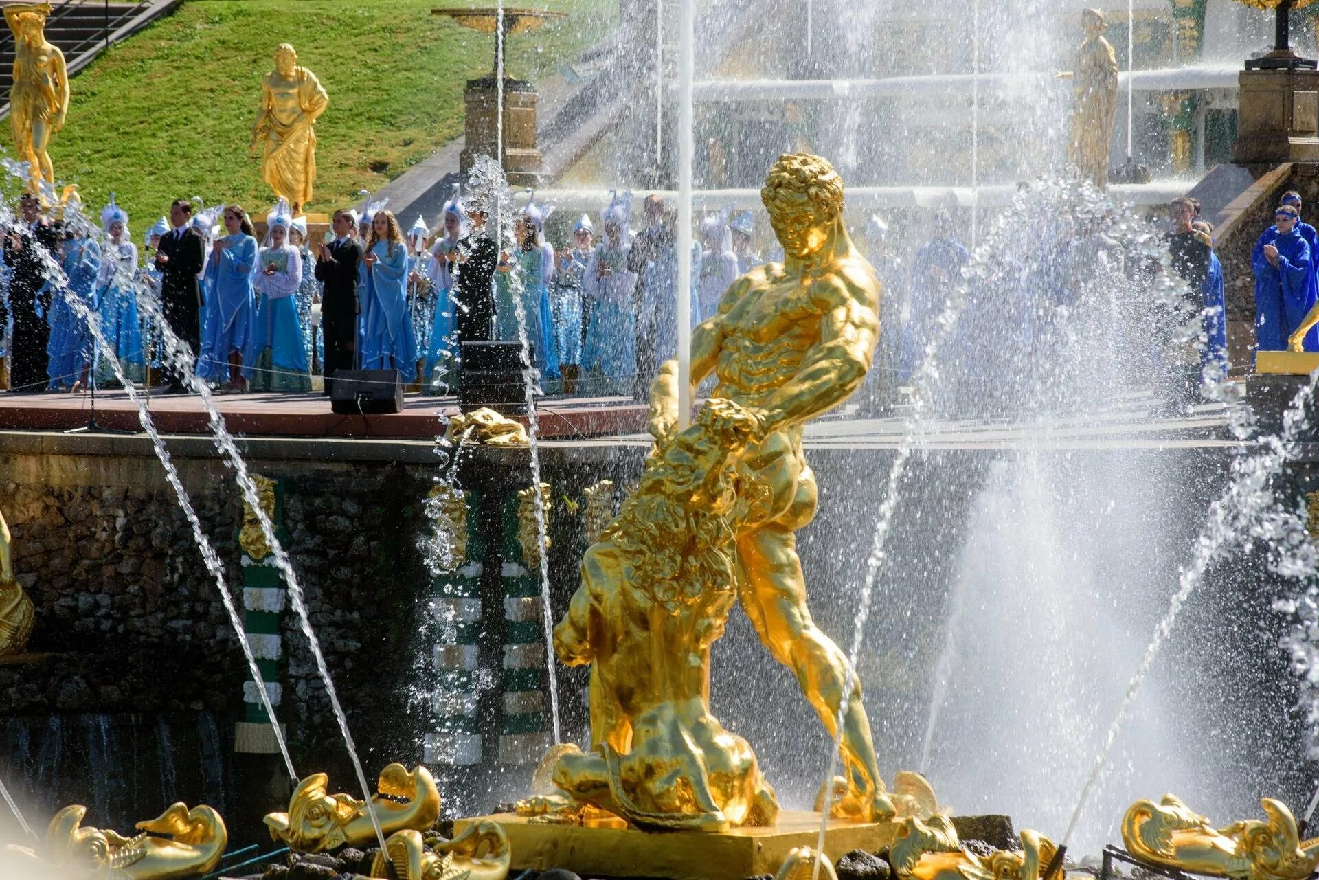 До какого числа фонтаны в петергофе. Петродворец в петергофе фонтаны. фонтан большой каскад в петергофе.